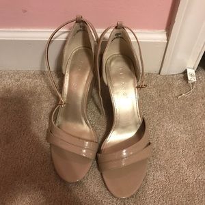 Nude NWOT Wedges